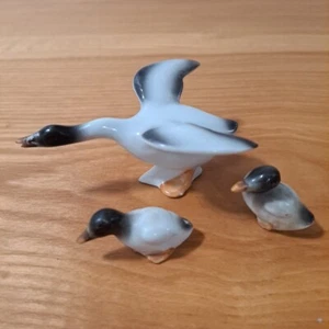 Geese Miniatures Porcelain Lot 3 White Black Goose Babies Fairy Garden Dollhouse - Picture 1 of 5