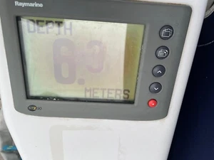 Raymarine ST290 DATA Instrumentenanzeigeeinheit E22056 SeaTalk2 ST 290 mit Sonnenblende - Bild 1 von 4