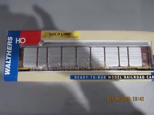 Walthers Ho scale 89' tri-level enclose auto carrier CNW (Super Sale) - Picture 1 of 2