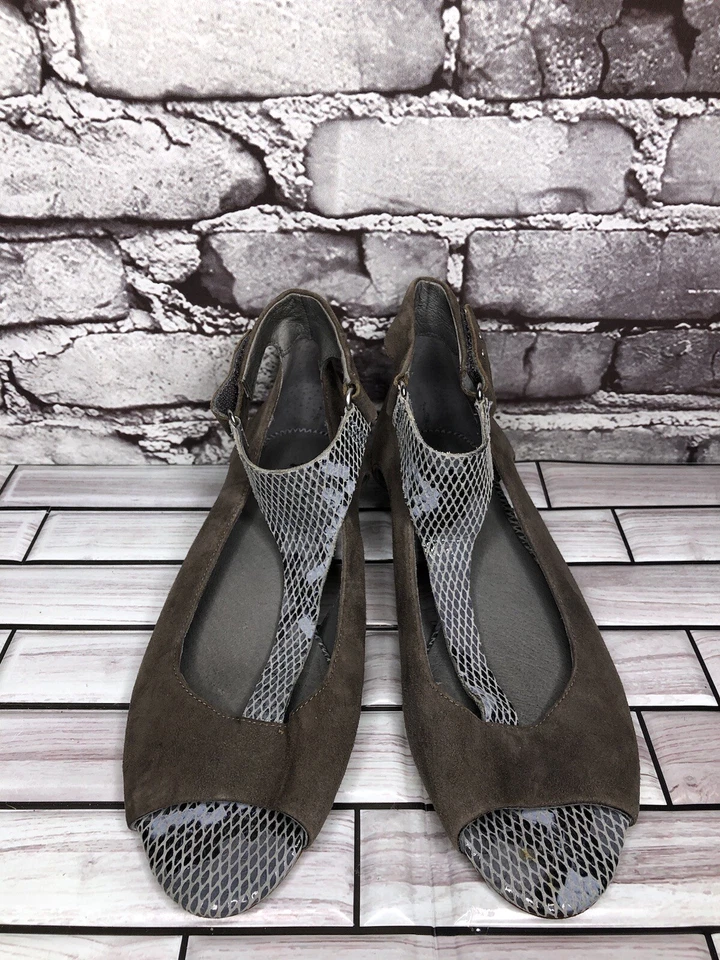 Tsubo Gerri Gris Estampado Serpiente Gamuza Cuero Punta abierta Correa Plana Mujeres 8M EE. UU./39EU Foto 1 de 4