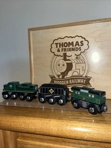 LIONEL HERITAGE! THOMAS FRIENDS TRENO FERROVIA IN LEGNO COMPAT! AUTO A CARBONE SERIE - Foto 1 di 12