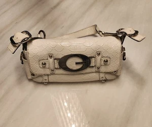 Guess Handtasche Geldbeutel mit) Magnetverschluss - elfenbeinweiß - gepflegt - Bild 1 von 10