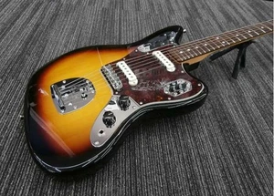 FENDER JAPAN TRADNL�U 60S JAGUAR RW 3TS Fender Serie / andere Karosserietypen - Bild 1 von 12