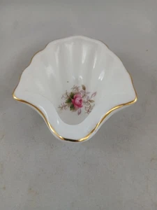 Royal Albert Lavender Rose Conch Shell 2nd Quality Bone China Pink British - Picture 1 of 6