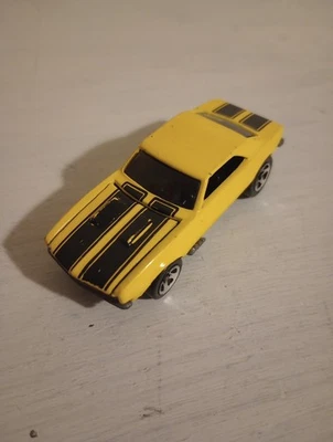 Camaro Hot Wheels '67 de colección con rayas de carreras amarillo y negro 1982 logotipo Mattel Foto 1 de 4