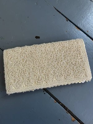 Bolso sin asas vintage con cuentas a mano en Hong Kong para mujer color marfil satinado - Foto 1 de 4