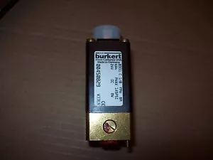 NUOVO BURKERT 450829G 3 VIE 2 POSIZIONI CONTROLLO FLUIDO FACILE 24VDC P1200 - Foto 1 di 6