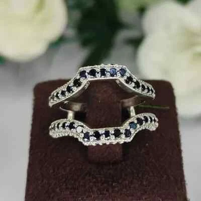 Anillo de boda para mujer enchapado en oro blanco de 14 quilates con diamantes negros de corte redondo de 1 quilate creado en laboratorio Foto 1 de 4