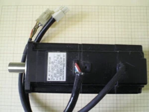 YASKAWA 200W SERVO MOTOOR SGM-02B312B 100V 2.7A - Imagen 1 de 2