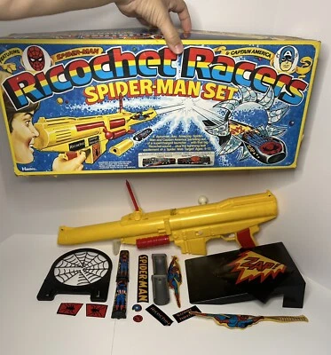 1975 年 Ricochet Racers 蜘蛛侠套装 带美国队长,带原装盒 — 第 1/4 张图片