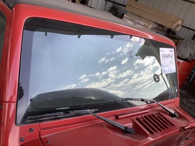 Parabrisas usado se adapta a: Jeep Wrangler 2010 vidrio y marco grado A Foto 1 de 4