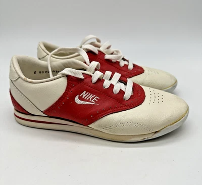 NIKE винтажный женщин белый и красный туфли #880204 на размер 6 1980-х седло туфли читать - Изображение 1 из 4