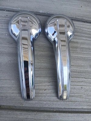 2X - Manija de pestillo de puerta Triumph TR250 y TR6 - Usada Foto 1 de 2