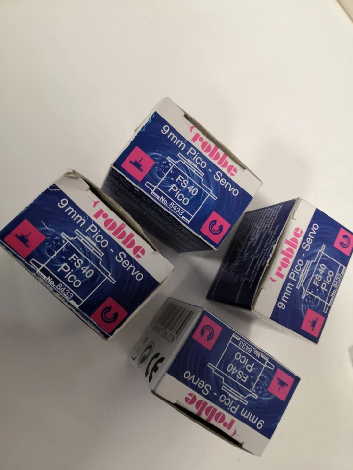 SERVO FS 40 PICO Robbe 1-8433 (4 pezzi) - Immagine 1 di 2