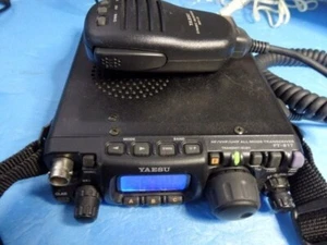 YAESU FT-817 HF/144/430MHz Transceiver schwarz gut GP - Bild 1 von 3