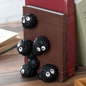Japan Studio Ghibli My Neighbor Totoro Kurosuke Dust Bunnies Book Stand - Foto 1 di 12