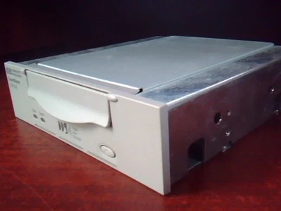 SCSI DAT Tape Drive HP C5686-60003 DDS4 40GB C5686A  A032 - Image 1 of 4