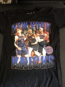 New York Knicks TRIO T-Shirt Mens Medium Black Stadium Essentials - Picture 1 of 2