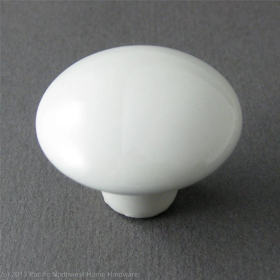 Tirador de cajón de perilla de gabinete de cerámica de almendra Berenson, redondo tradicional 2881-538 Foto 1 de 1