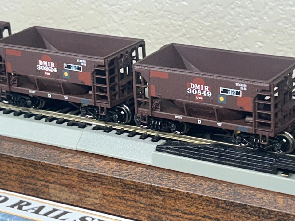 DULUTH MISSABE & IRON RANGE " DM&IR " IRON ORE HOPPER 12 pack HO SCALE GOLD NEW - Image 1 of 4