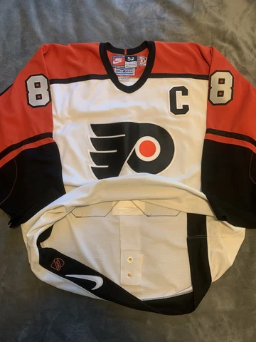 Eric Lindros Philadelphia Flyers Jersey Size 52 Nike Cover