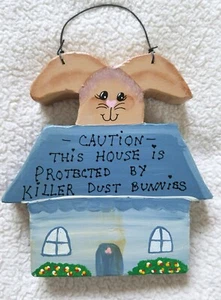 Decoración de estante de madera pintada a mano hecha a mano ~ Bunny House ~ Dust Bunnies ~ azul - Imagen 1 de 4