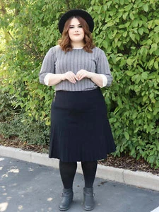 PLUS SIZE PLEATED SKIRT - Picture 1 of 1