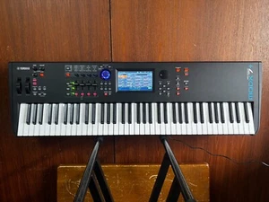 Yamaha MODX7+ 76 Sintetizzatore a chiave semipesato con borsa gig - Foto 1 di 13