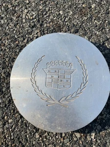 One 1989 to 1992 Cadillac Eldorado Deville Seville hubcap center cap 03522764 - Picture 1 of 24