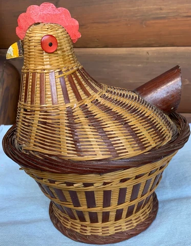 Vintage Chinese SHANGHAI HANDICRAFTS Chicken on Nest Basket Wicker Woven Lidded Cover
