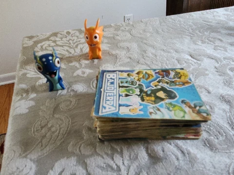 Slugterra Toys + Slugterra Cards / Cartas De Bajoterra Cover