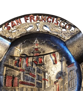 Vintage San Francisco Chinatown Blech geprägter Aschenbecher Catch All Americana - Bild 1 von 16