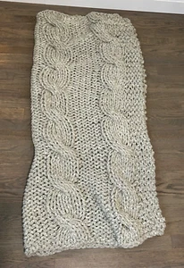 POTTERY BARN Colossal Handknit Throw 44 x 56" Heathered Oatmeal Item #: 4486685 - Picture 1 of 4