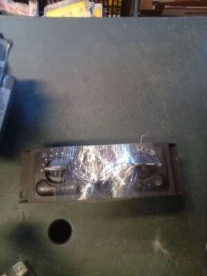 Control de temperatura doble zona Opt CJ3 para Chevrolet Impala 2004-2005  Foto 1 de 4