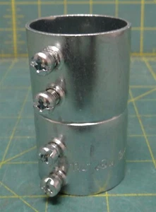 Cooper Crouse-Hinds 463 1-1/4" EMT Conduit Coupling Zinc Plated Steel Set Screw - Picture 1 of 5