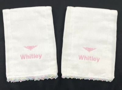 Lote de 2 paños eructos decorados para bebé niña nombre WHITLEY Foto 1 de 4