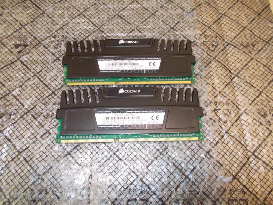 8GB (4Gx2) Corsair Vengeance PC3-12800 1600 Non-ECC DDR3 Ram CMZ8GX3M2A1600C9 - Image 1 of 1