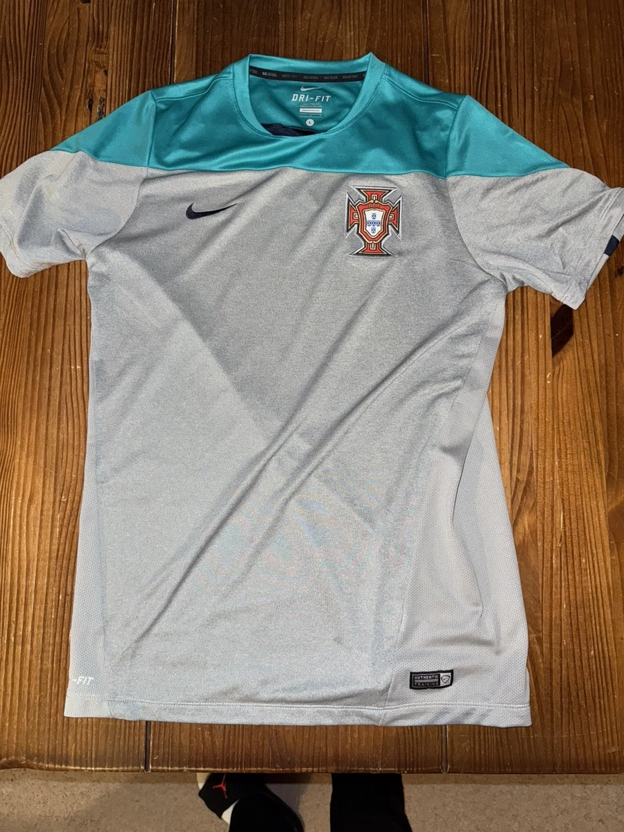 Preços baixos em Nike Cristiano Ronaldo National Team Camisas de
