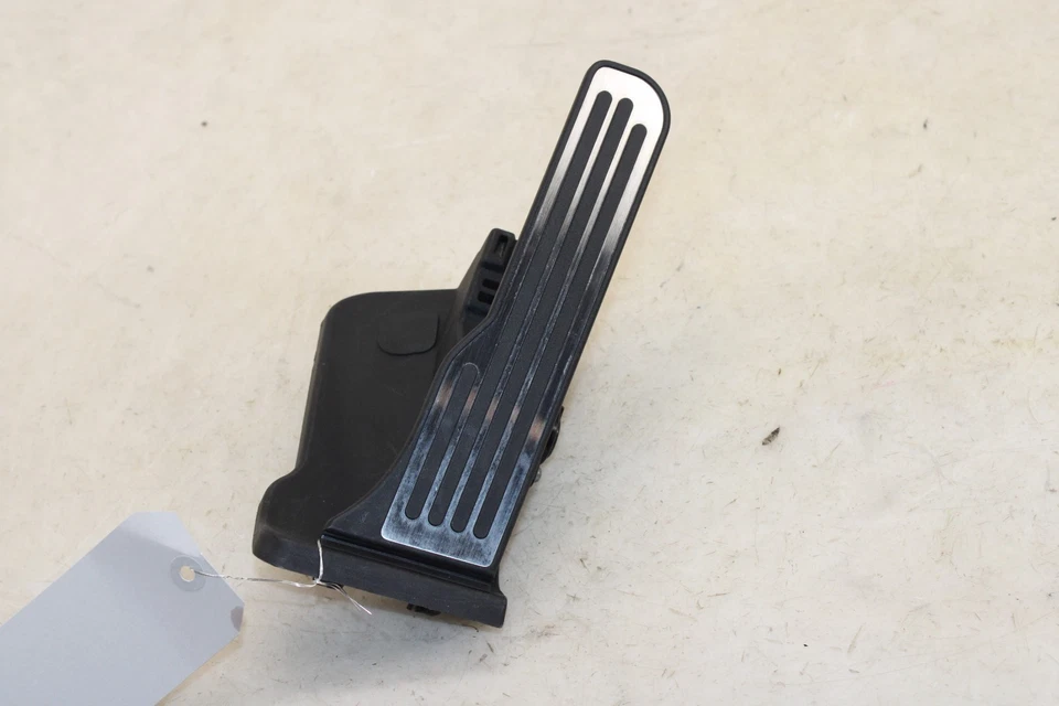 2014-2019 Chevrolet Corvette Accelerator Pedal 22936178 OEM MM43 - Image 1 of 4