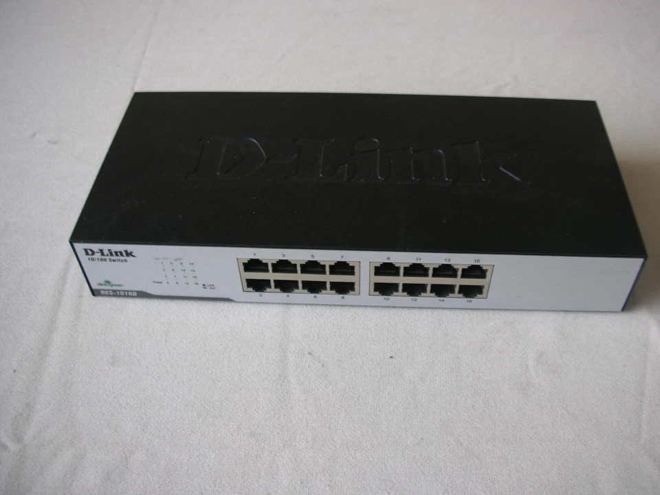 D-Link DES-1016D 10/100 Switch - Immagine 1 di 1