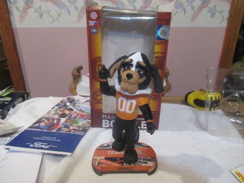 TENNESSEE VOLUNTEERS FIGURINE SMOKEY BOBBLE HEAD LTD ED NIB MINT CONDITION Cover