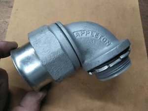 Appleton STNM-90150 1-1/2" 90° LiquidTight Insulated Connector for FMC - Picture 1 of 2