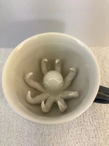 Skurrile Oktopus Kreatur Tassen Keramik Kaffeebecher Unikat blau weiß gruselig - Bild 1 von 7