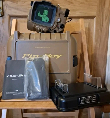 Fallout 4 Pip-Boy Model 3000 MK IV Collector's Edition Phone Mount, No Game - Image 1 of 4