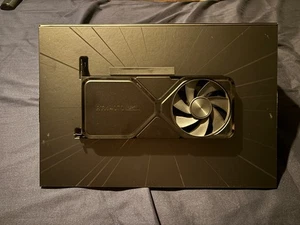 NVIDIA GeForce RTX 4070 Super Founders Edition 12 Go - Photo 1/9
