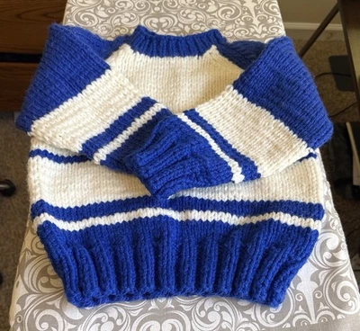 Suéter de lana tejido a mano vintage para niños a rayas azules y blancas, pequeño o mediano Foto 1 de 4