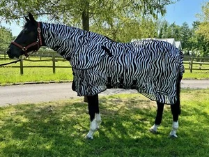 CABALLO ZEBRA FLY RUG FULL BELLY COVERAGE BUGS AND INSECT RUG - Picture 1 of 2