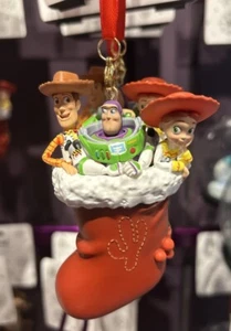 Disney Parks Toy Story Woody Buzz Lightyear & Jessie Strumpf Ornament Neu mit Etikett - Bild 1 von 2