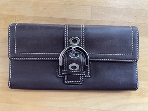 Coach Hampton Brown Leather Large Silver Buckle Wallet With Multiple Slots  - Picture 1 of 3