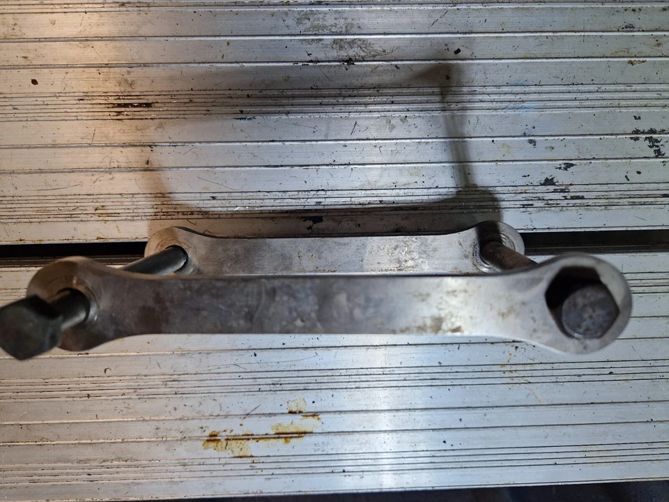 Yamaha YZF 750R 1994 Dog Bones Suspension Linkage - Image 1 of 2
